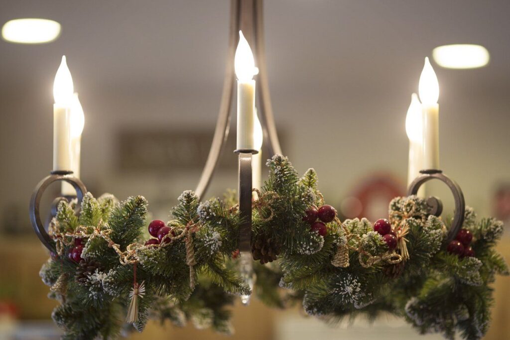 In a blink, it’s the holiday season! And whether you’re celebrating in a new house or holding on to traditions in the same home as last year, there’s no doubt…it’s always fun to decorate. We’re here t